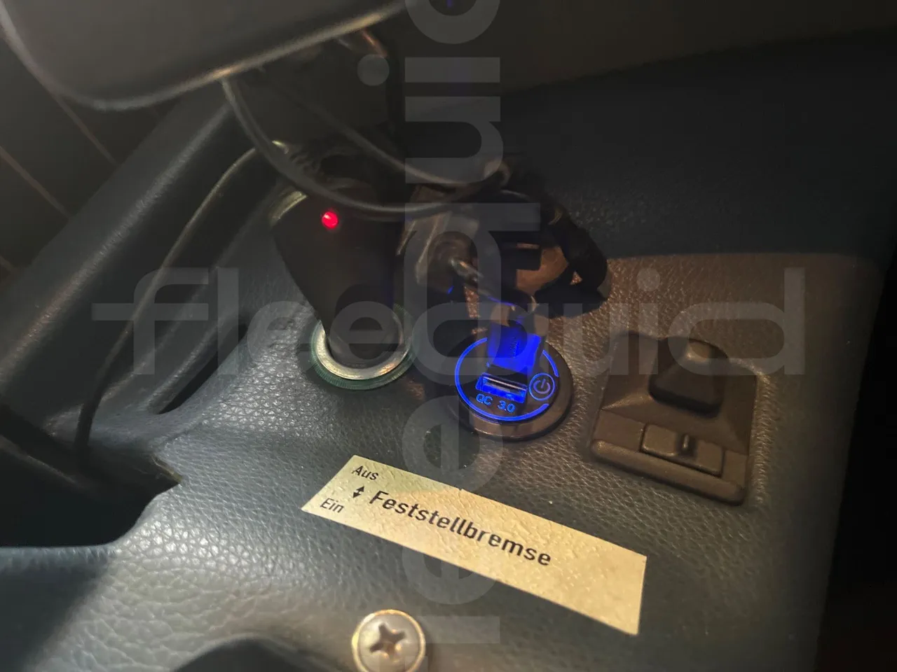 Neoplan Starliner L - EUR5 - 371kW - 13.99m - power outlets detail