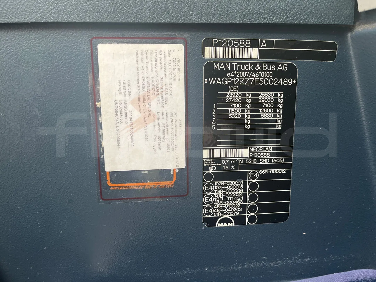 Neoplan Starliner L - EUR5 - 371kW - 13.99m - vehicle plate photo
