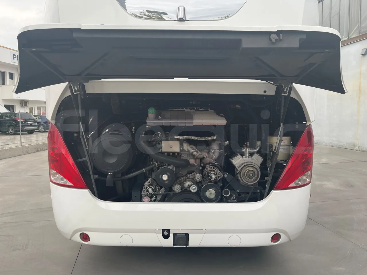 Neoplan Starliner L - EUR5 - 371kW - 13.99m - rear hatch open