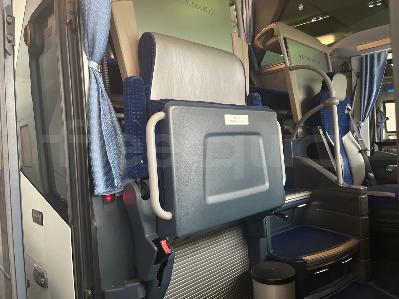 Neoplan Starliner L - EUR5 - 371kW - 13.99m - hostess seat photo