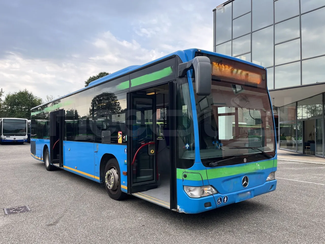 Mercedes-Benz Citaro - 3/4 Front Right Side Doors Open