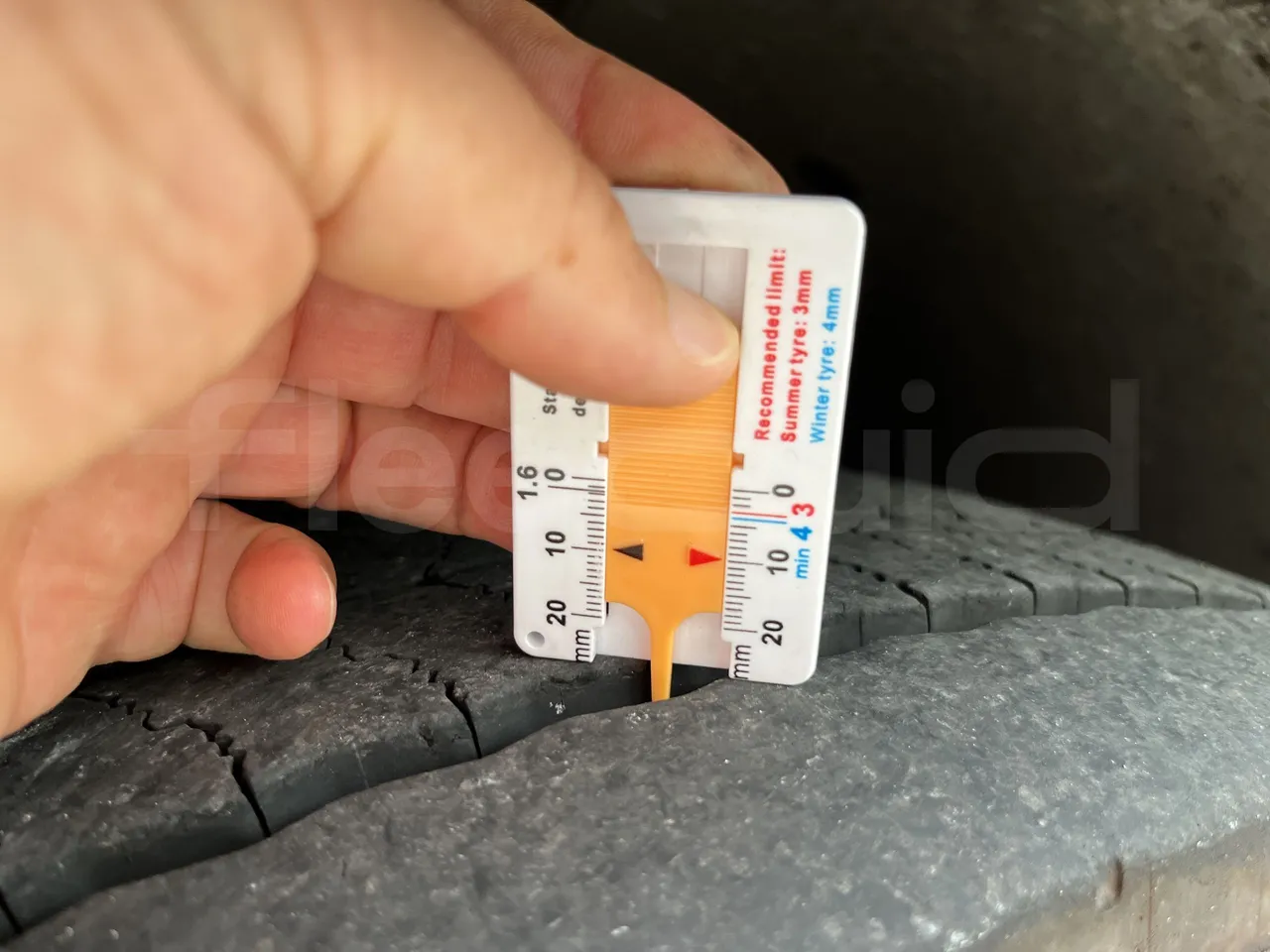 Mercedes-Benz Citaro - First Axle Left Side: Tyre Thickness