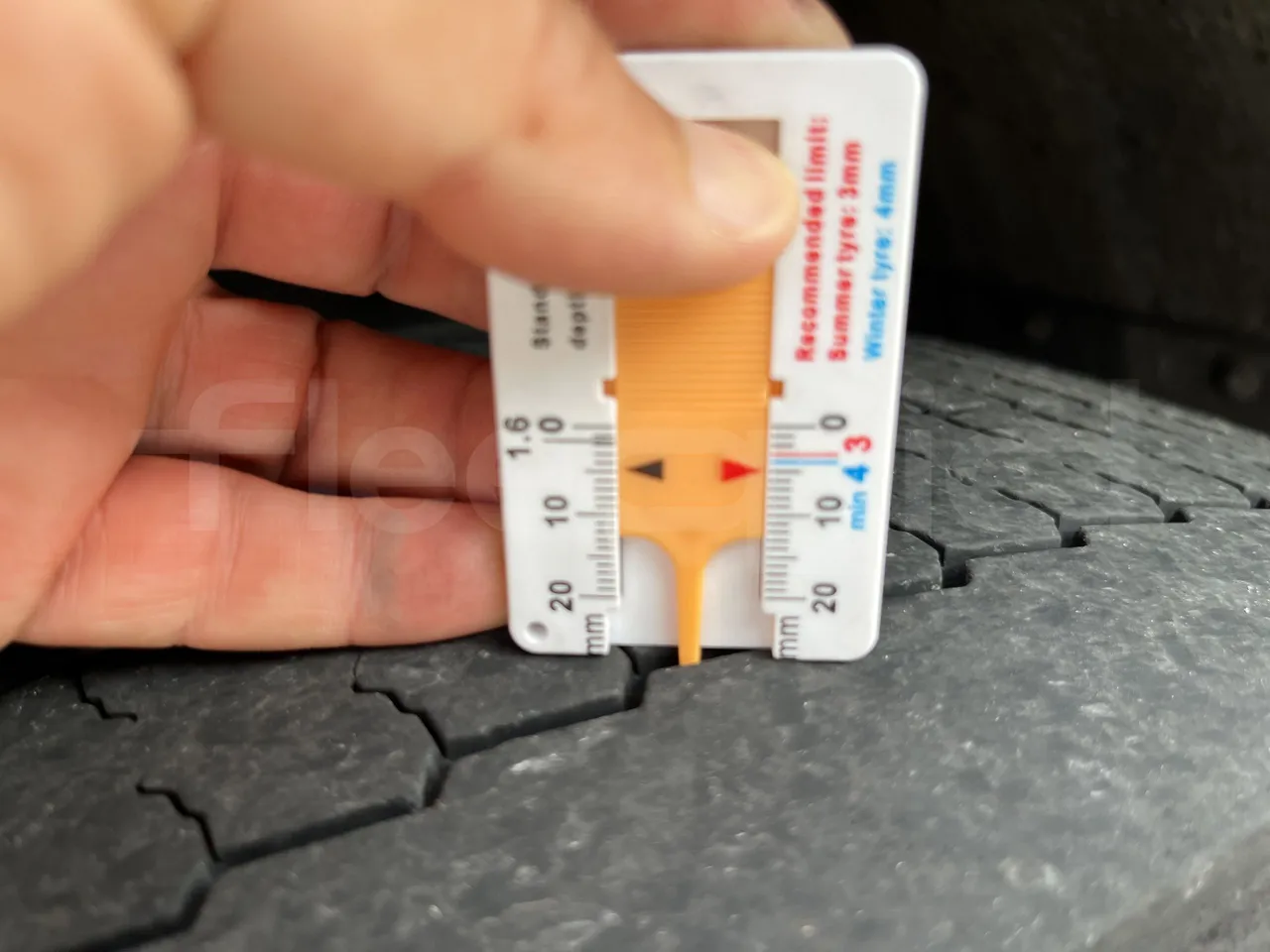 Mercedes-Benz Citaro - Second Axle Left Side: Tyre Thickness