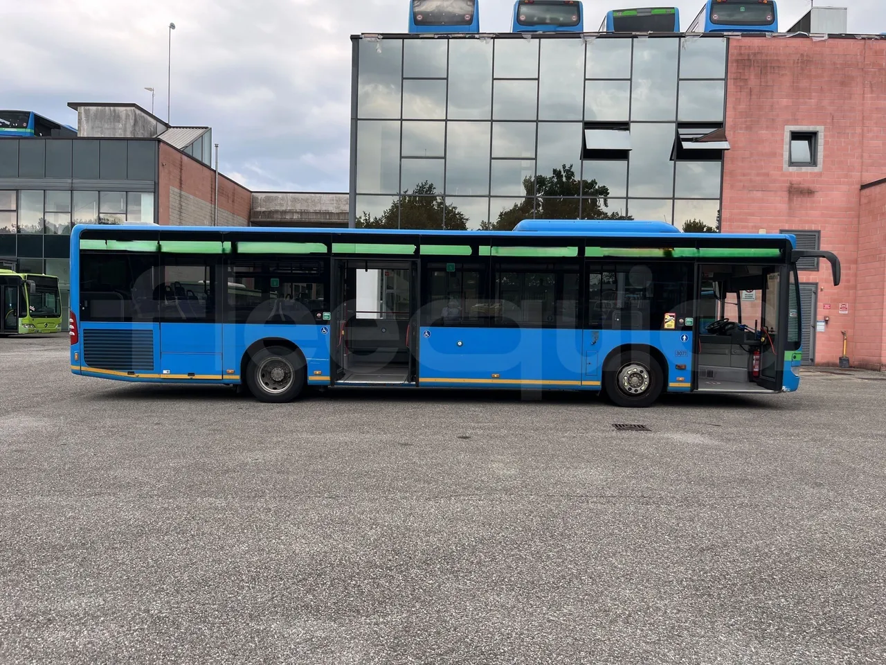 Mercedes-Benz Citaro - Right Side Doors Open