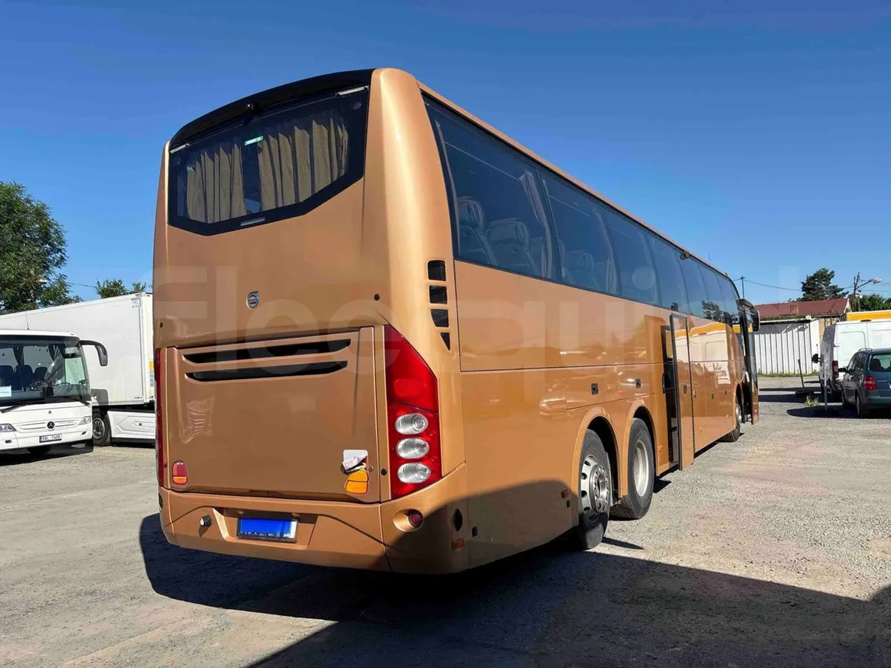 Volvo 9700 - 3/4 right rear doors open