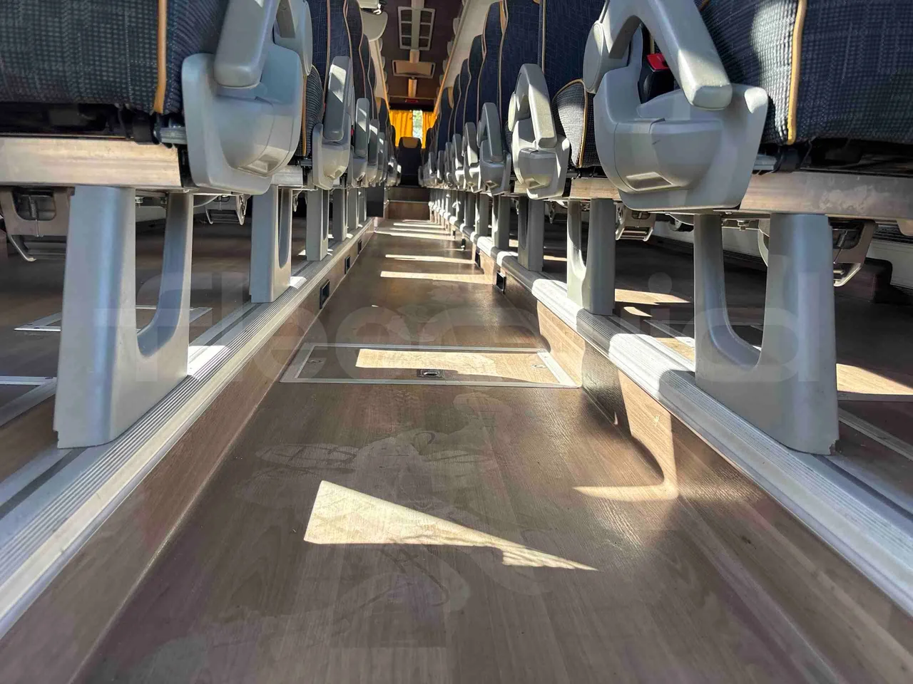 Volvo 9700 - seat brackets photo