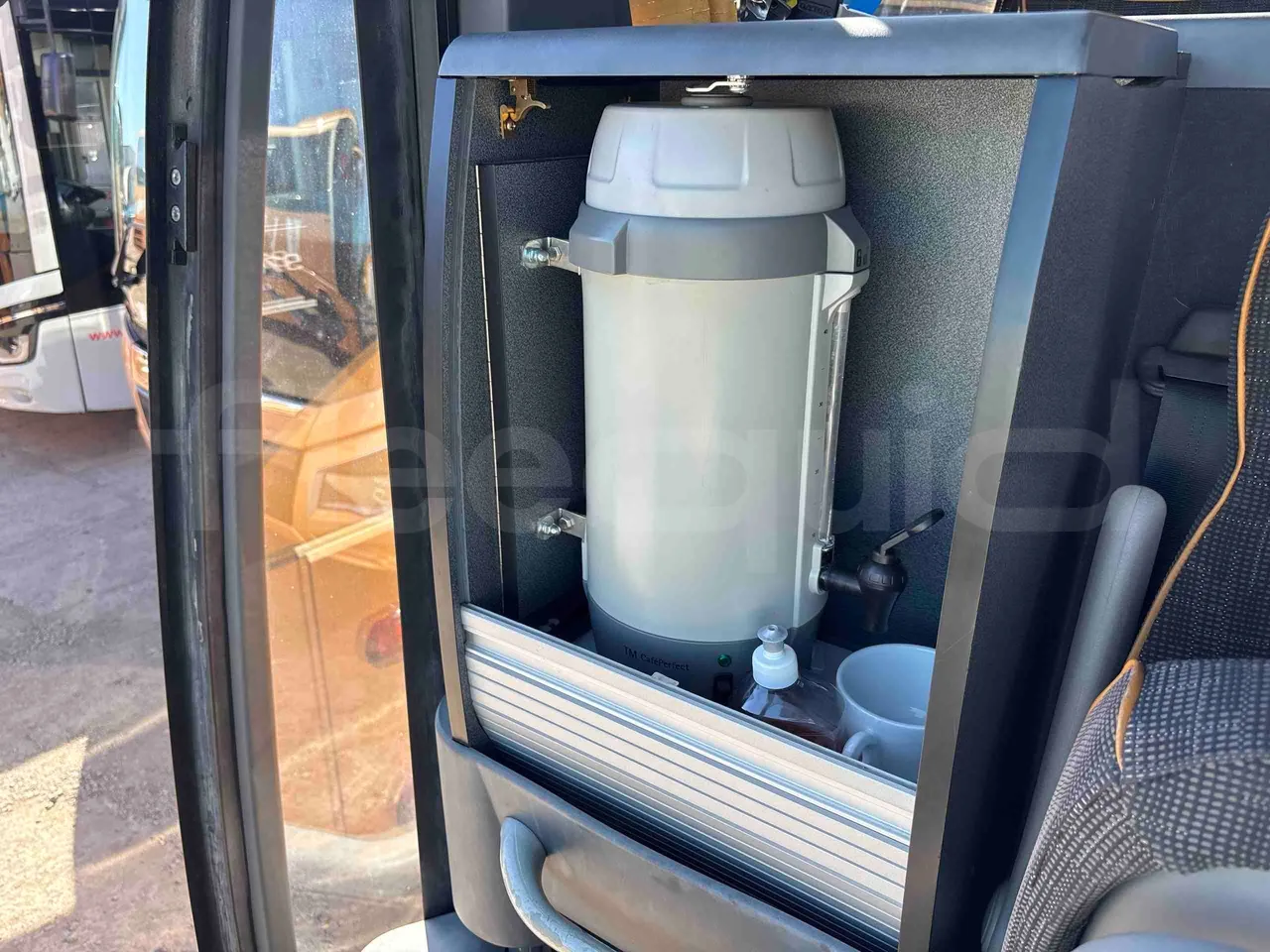 Volvo 9700 - coffee machine accessories
