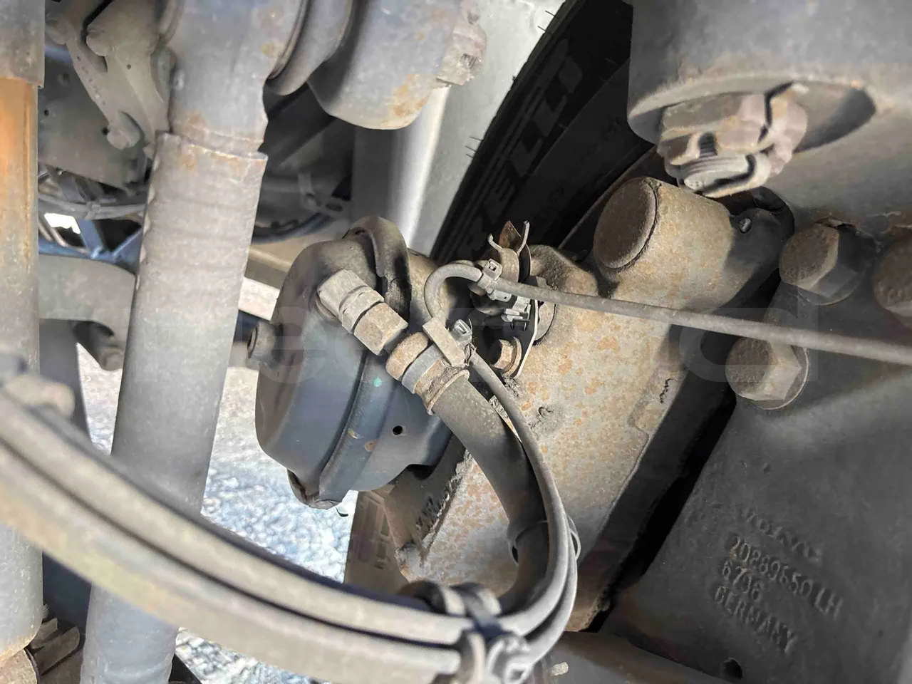 Volvo 9700 - front brake calipers left