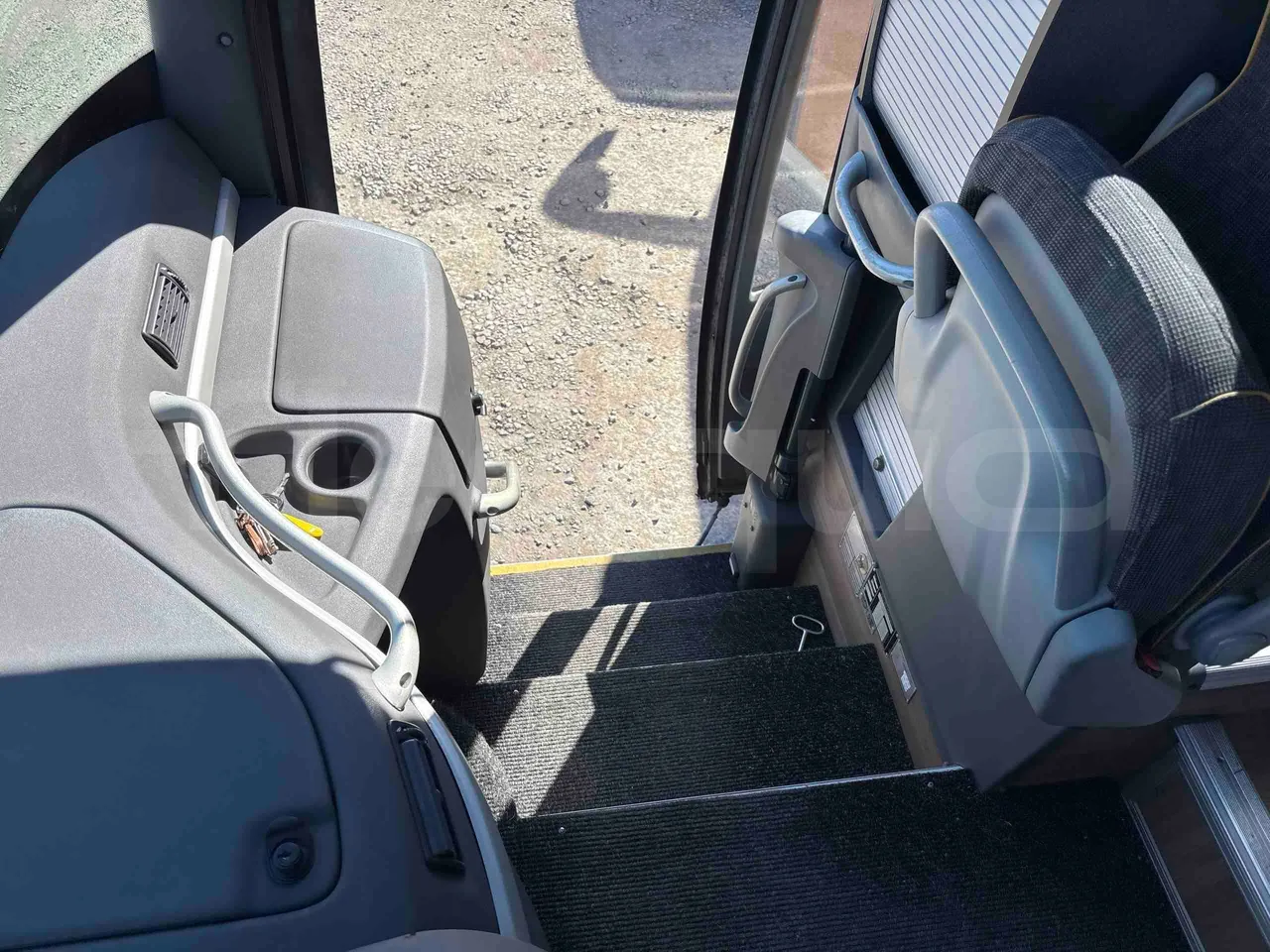Volvo 9700 - handrails photo