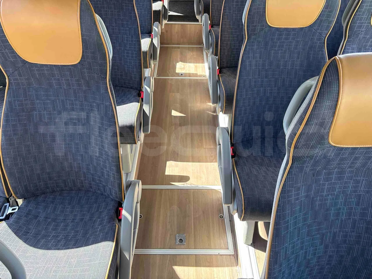 Volvo 9700 - floor hatches photo