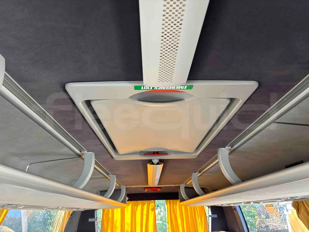 Volvo 9700 - roof hatch 2