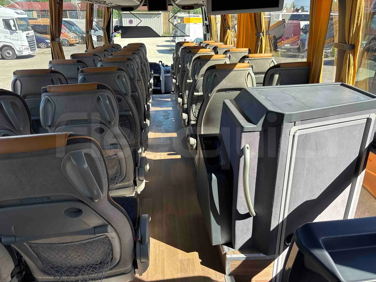Volvo 9700 - forward view middle aisle