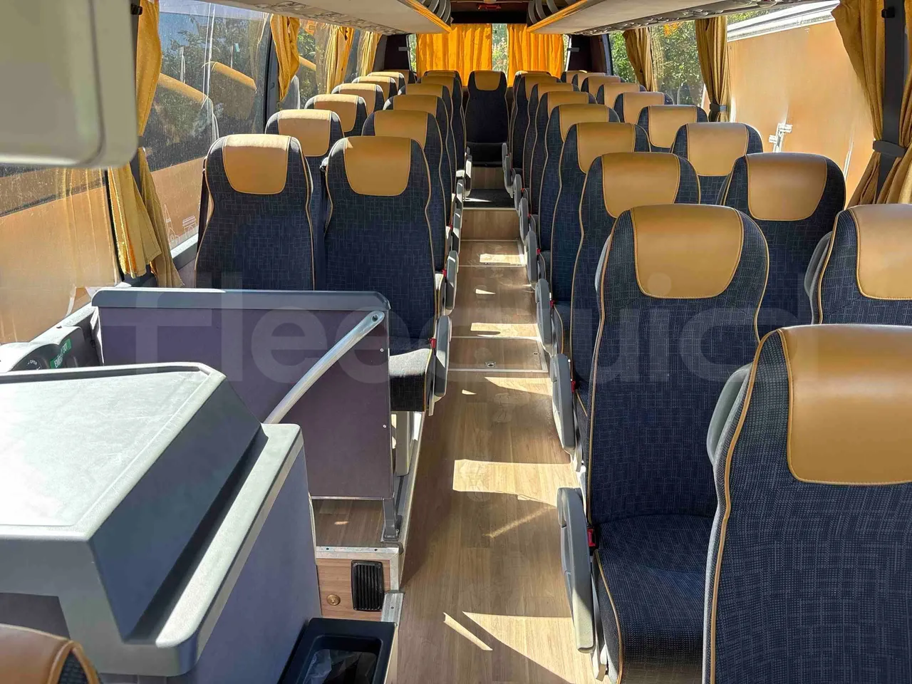 Volvo 9700 - reverse view middle aisle