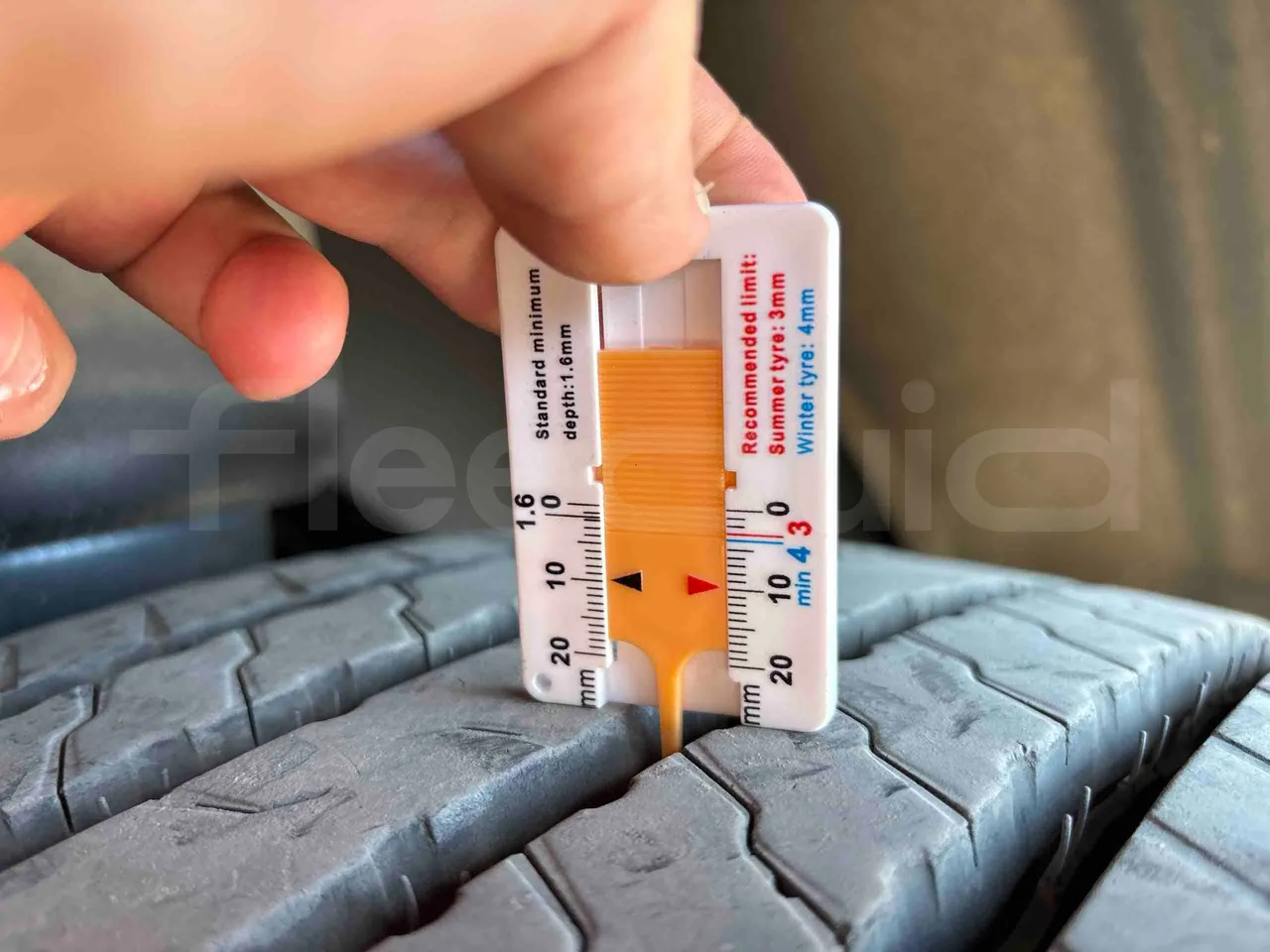 Volvo 9700 - tread condition front tires right