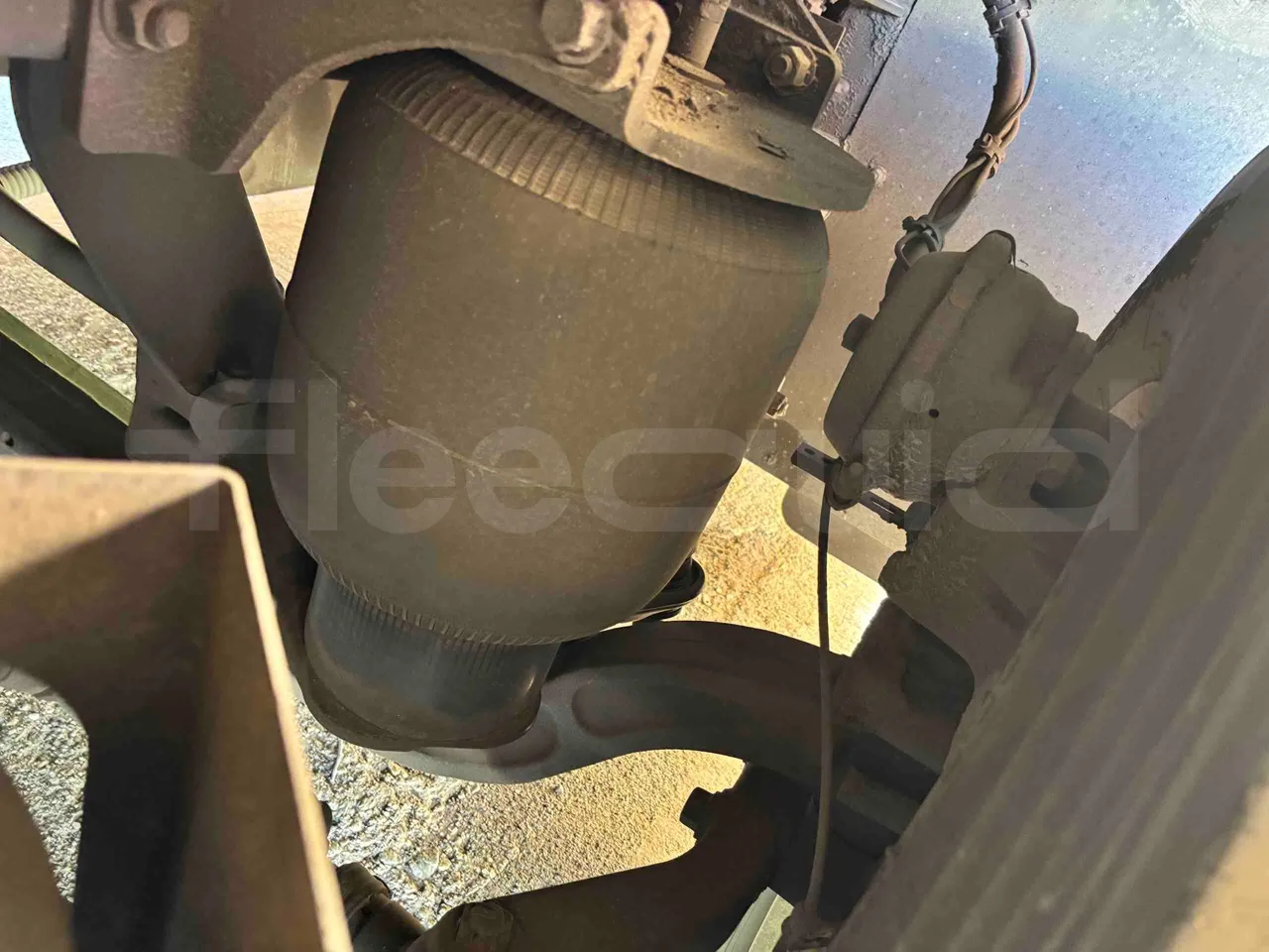 Volvo 9700 - axle 3 air springs 1 left