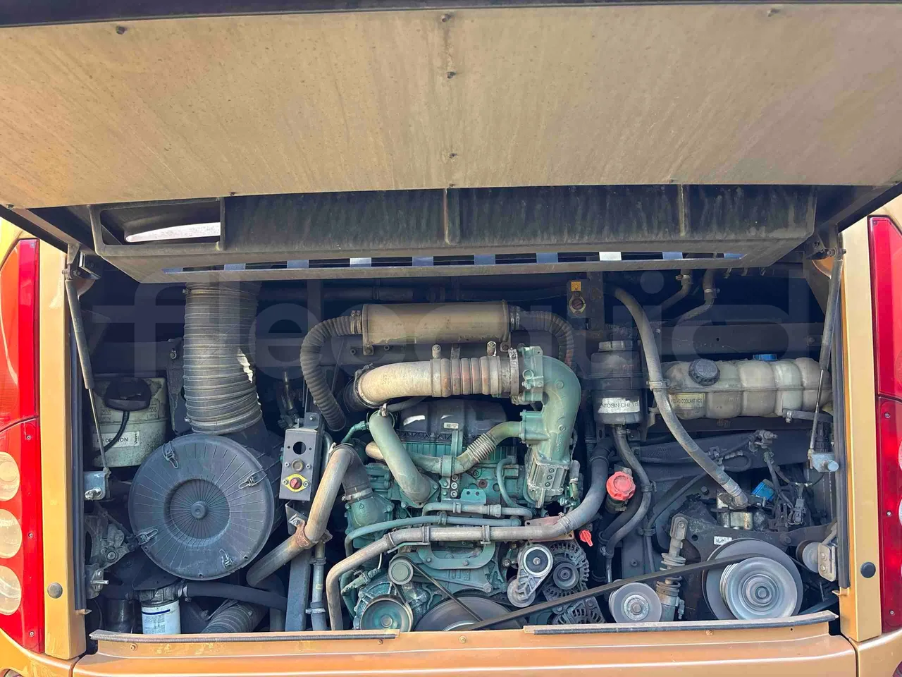 Volvo 9700 - rear hatch open