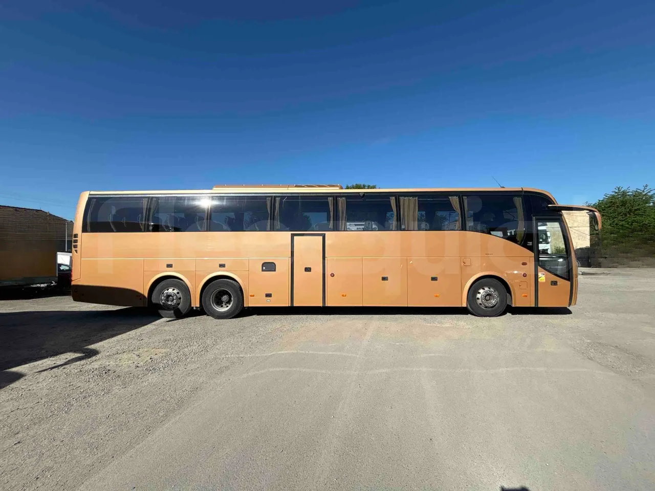 Volvo 9700 - right side doors closed