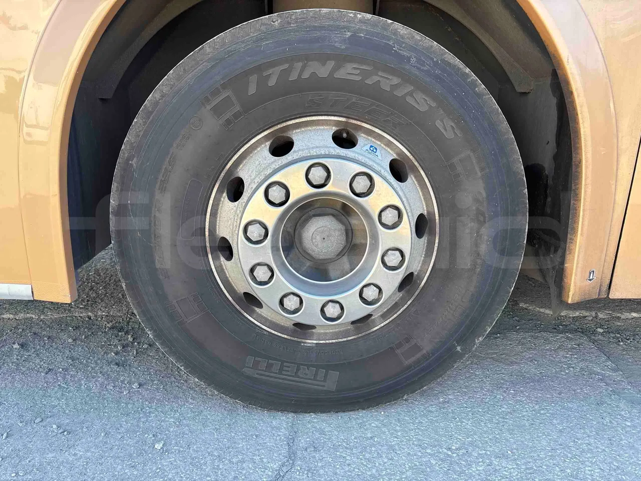 Volvo 9700 - front left tire measurements