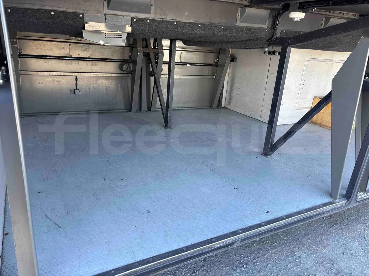 Volvo 9700 - under carpet photo