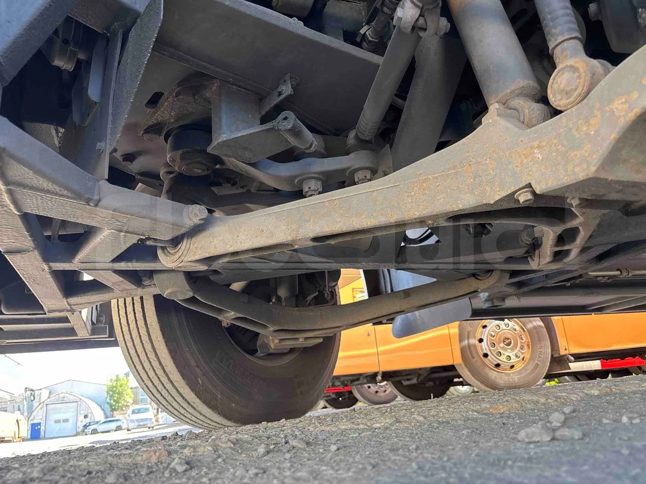 Volvo 9700 - front axle left side