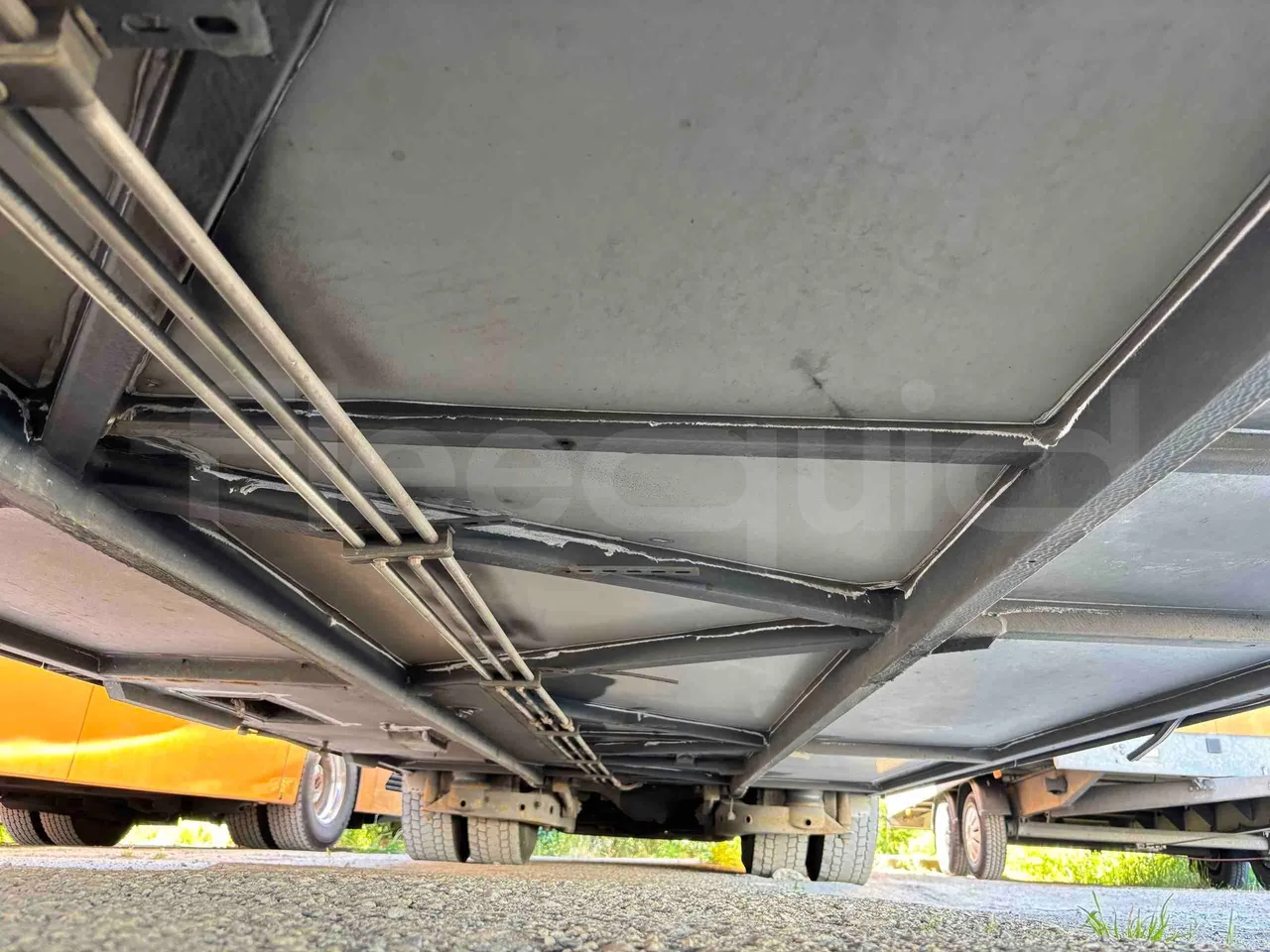 Volvo 9700 - central undercarriage photo