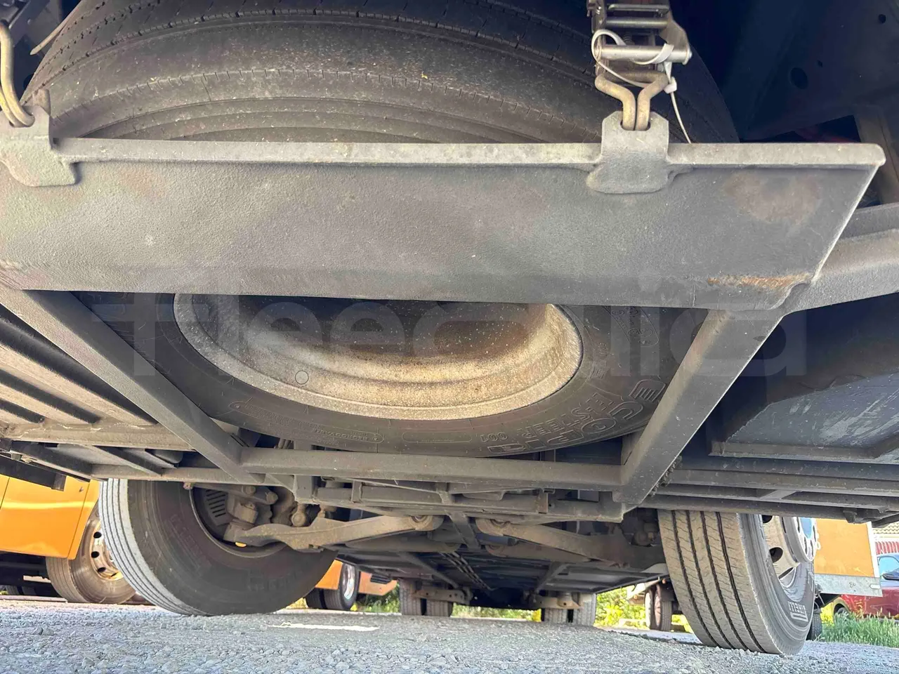 Volvo 9700 - front undercarriage from front