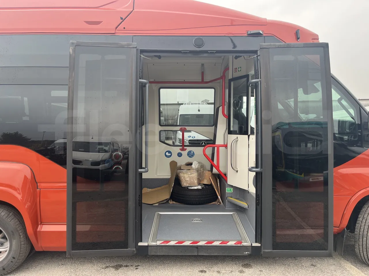 Iveco Daily - Front Door Open