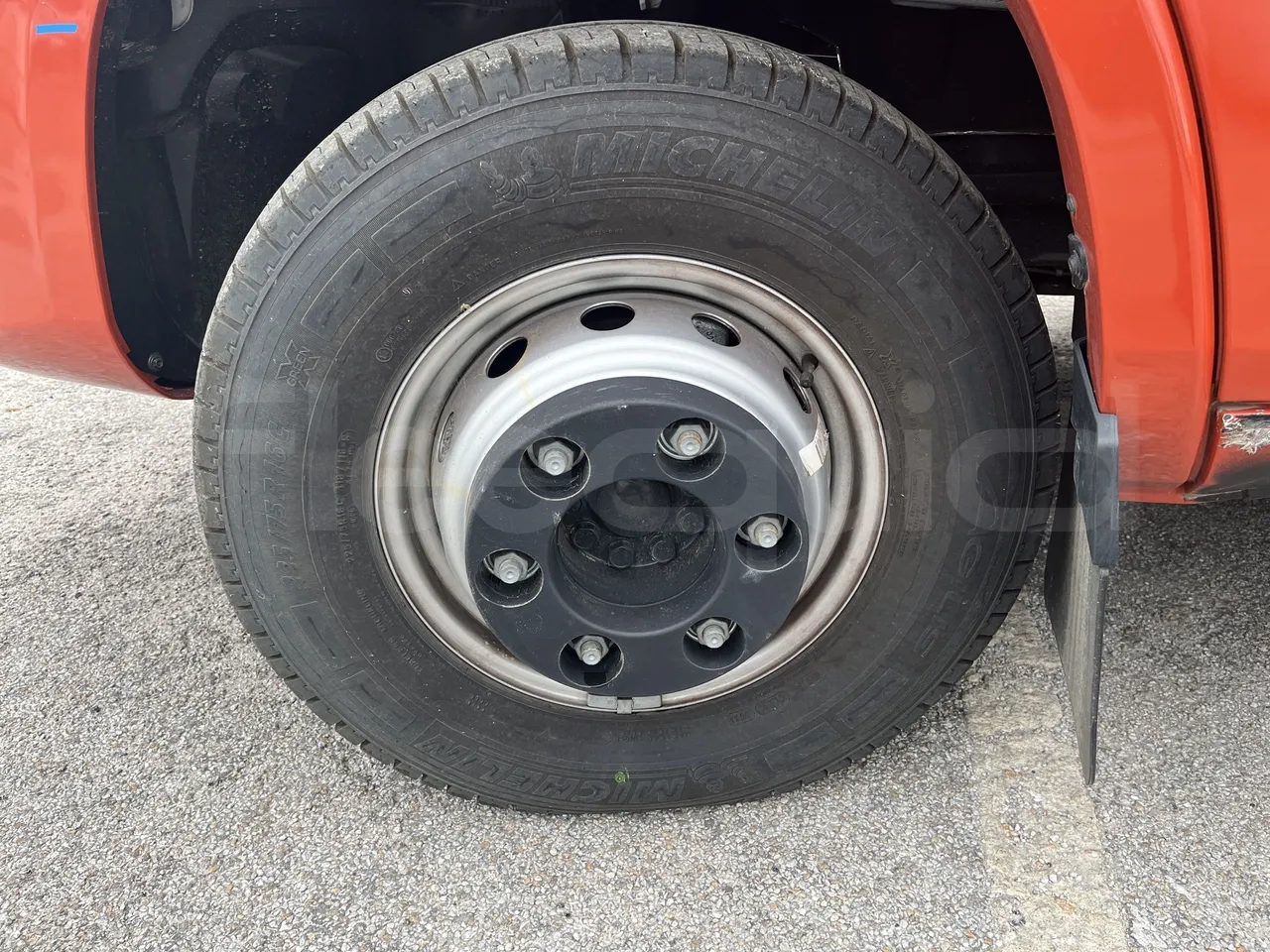 Iveco Daily - First Axle Left Side: Complete Tyre