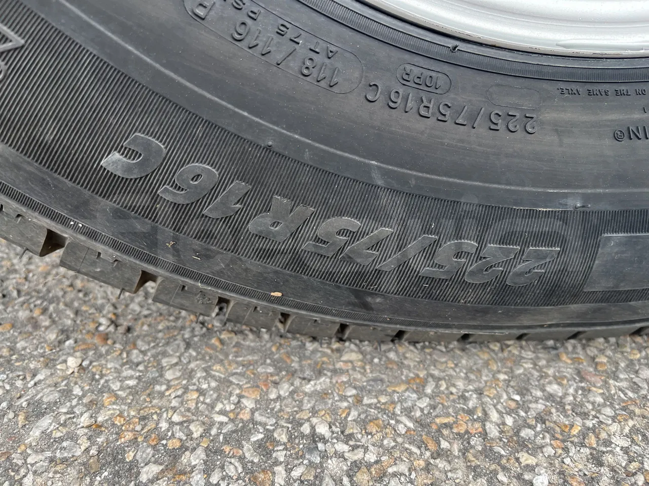 Iveco Daily - Second Axle Left Side: Tyre Size
