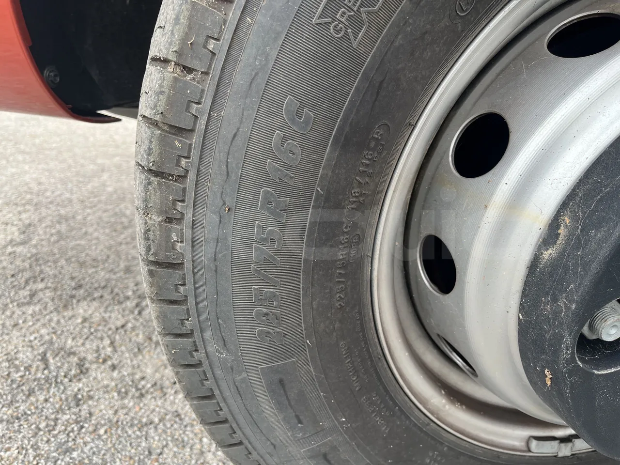 Iveco Daily - First Axle Left Side: Tyre Size