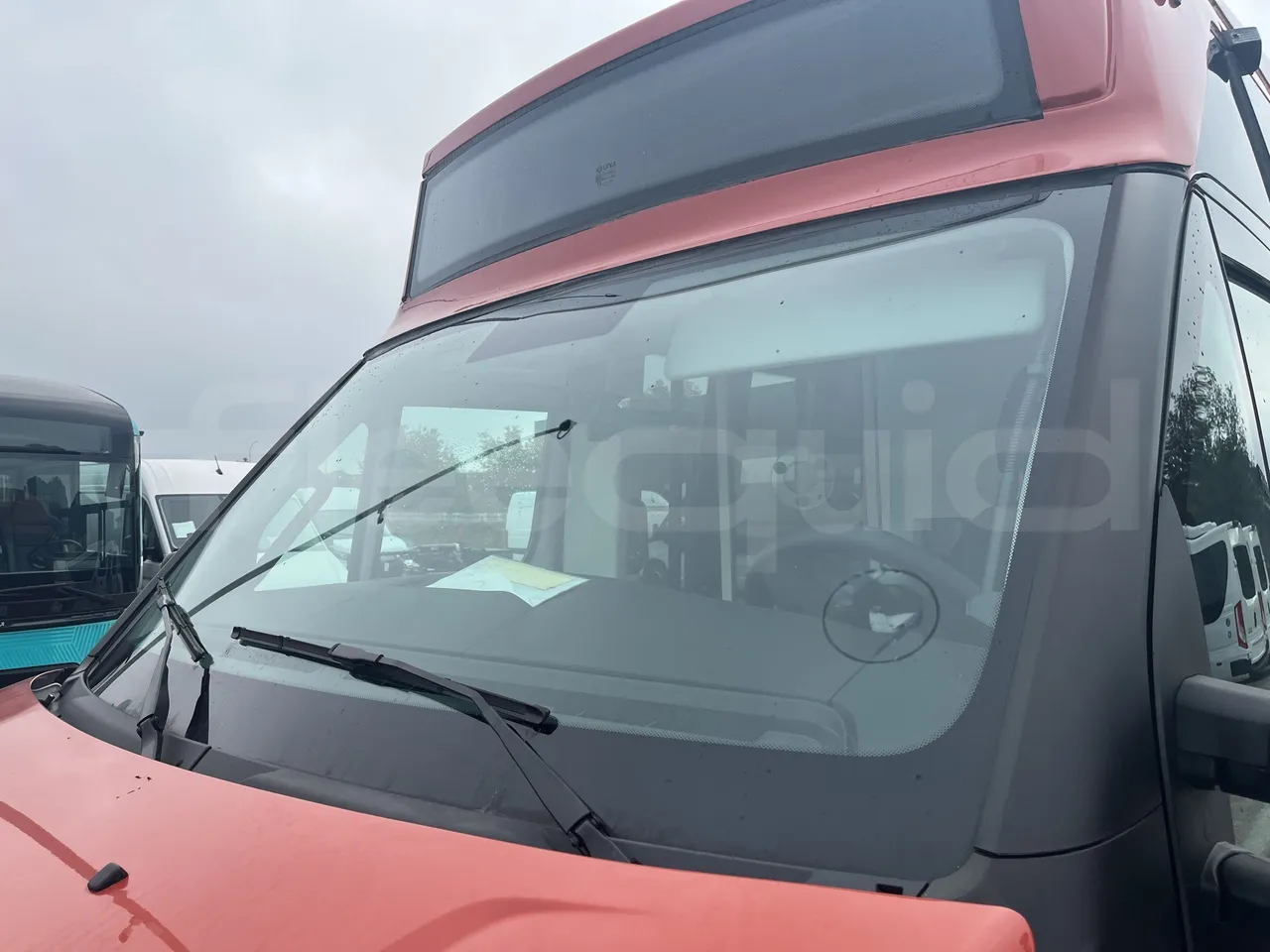 Iveco Daily - Windscreen From Left Side