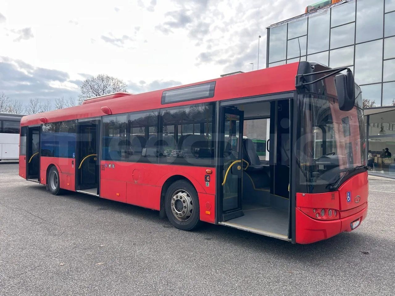 Solaris Urbino 12 - Euro5 - 231kW - 12mt - 3/4 right front doors open