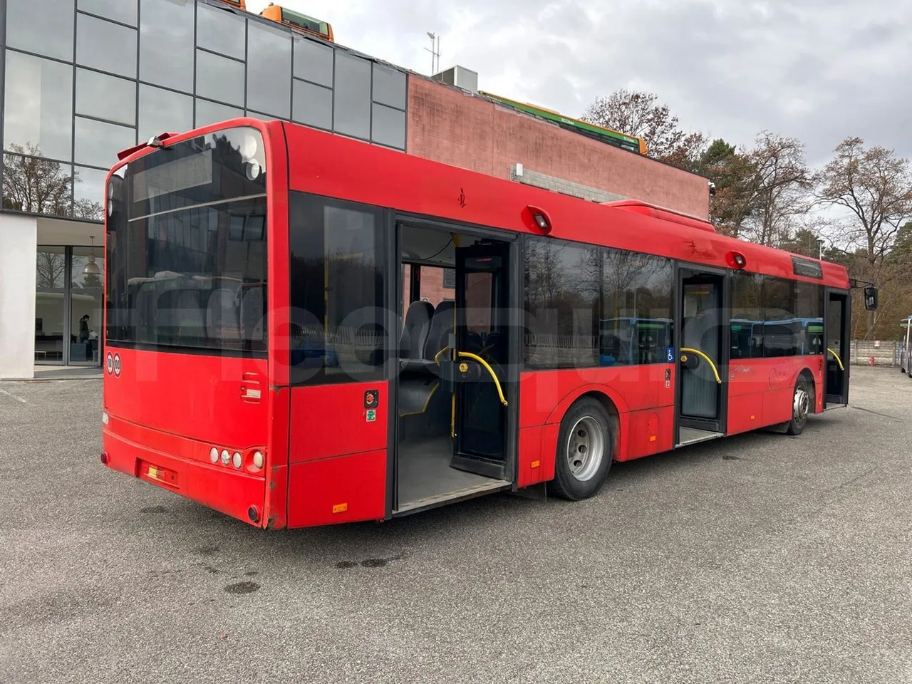 Solaris Urbino 12 - Euro5 - 231kW - 12mt - 3/4 right rear doors open