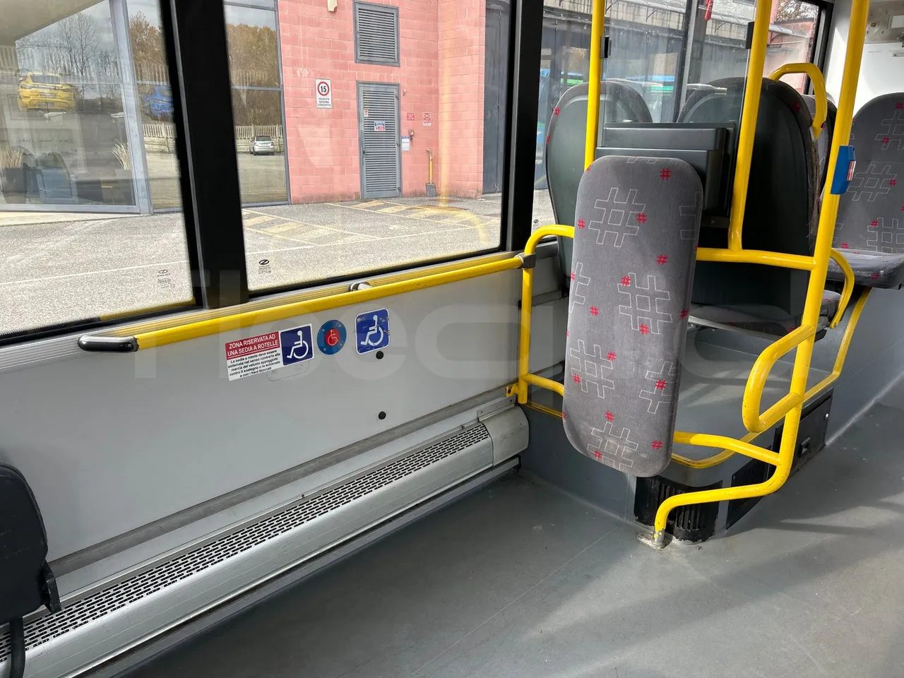 Solaris Urbino 12 - Euro5 - 231kW - 12mt - disabled area photo