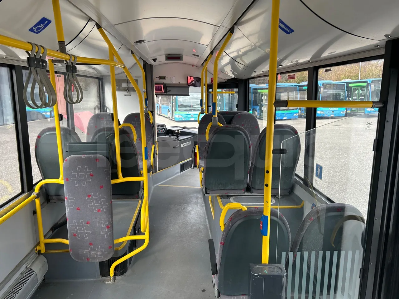 Solaris Urbino 12 - Euro5 - 231kW - 12mt - forward view middle aisle