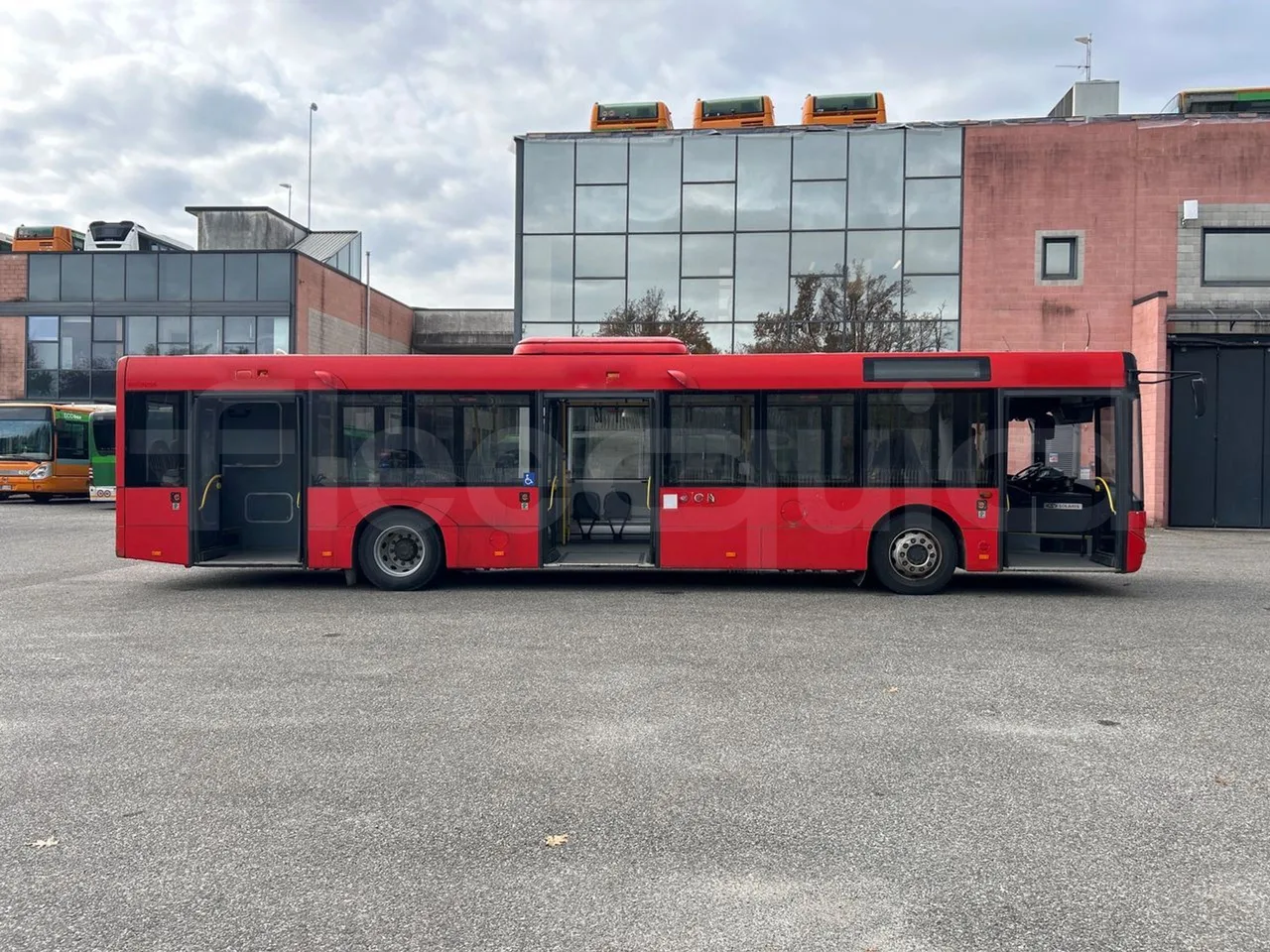 Solaris Urbino 12 - Euro5 - 231kW - 12mt - right side doors open