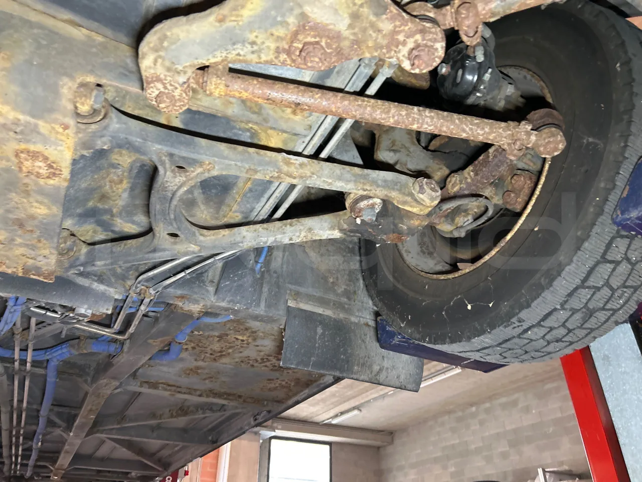 Solaris Urbino 12 - Euro5 - 231kW - 12mt - front axle left side