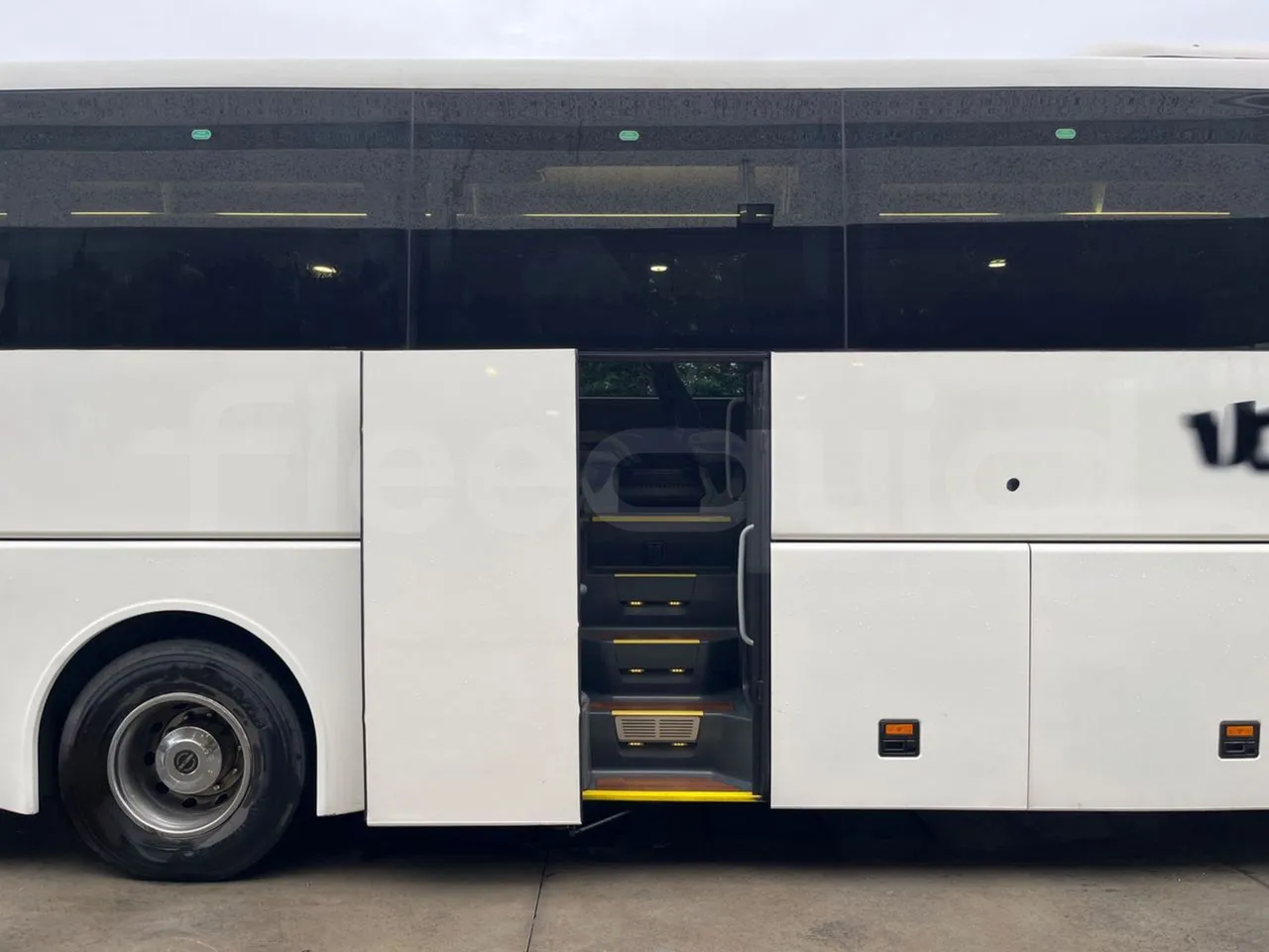 Man Lion's Coach B200746006 - Euro6 - 338kW - 12mt - front door 3 open