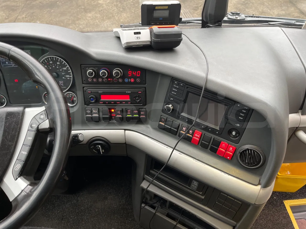 Man Lion's Coach B200746006 - Euro6 - 338kW - 12mt - radio accessories photo