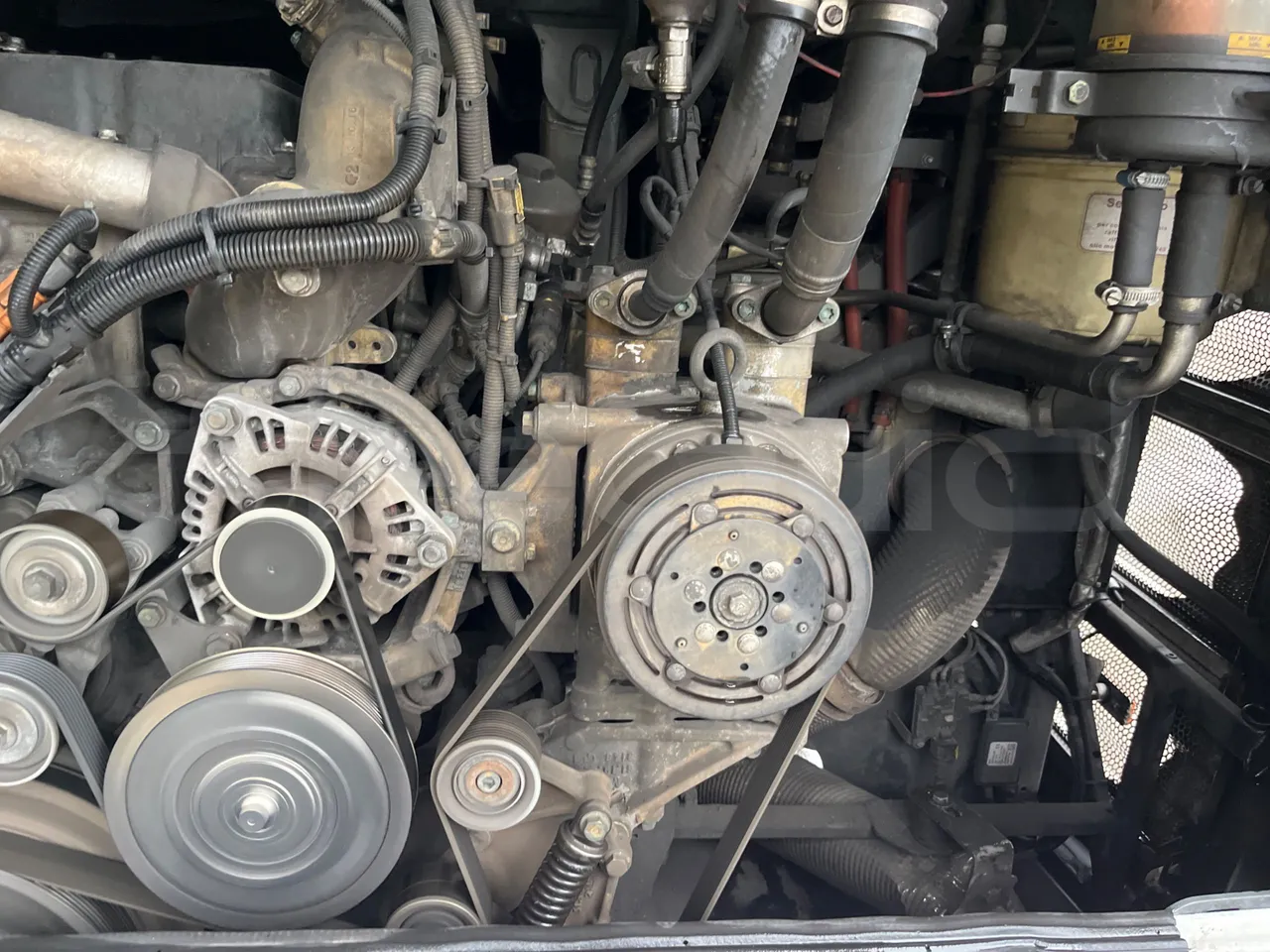 Man Lion's Coach B200746006 - Euro6 - 338kW - 12mt - air conditioning compressor