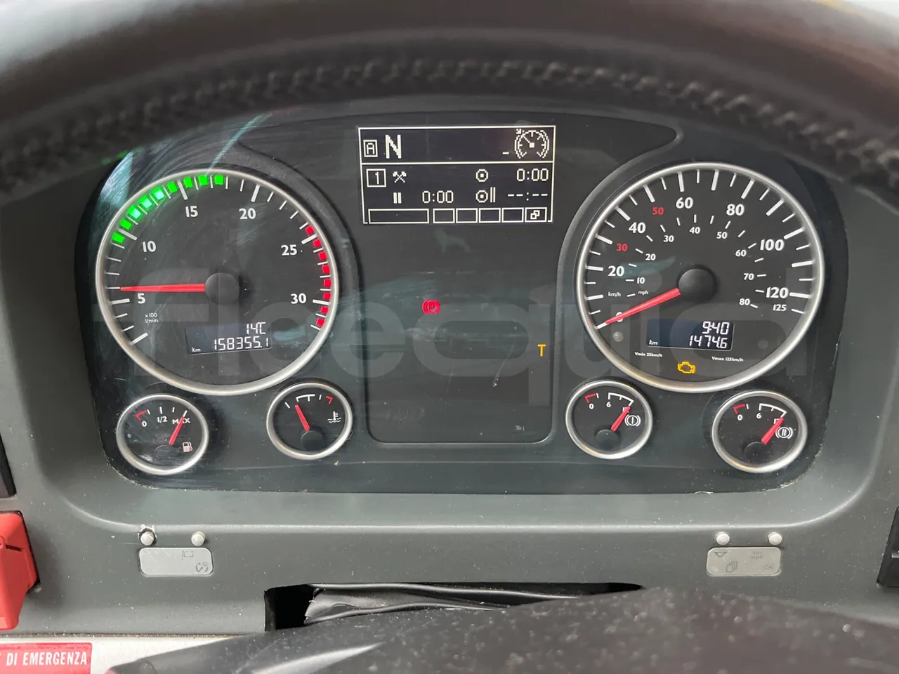 Man Lion's Coach B200746006 - Euro6 - 338kW - 12mt - dashboard lights on