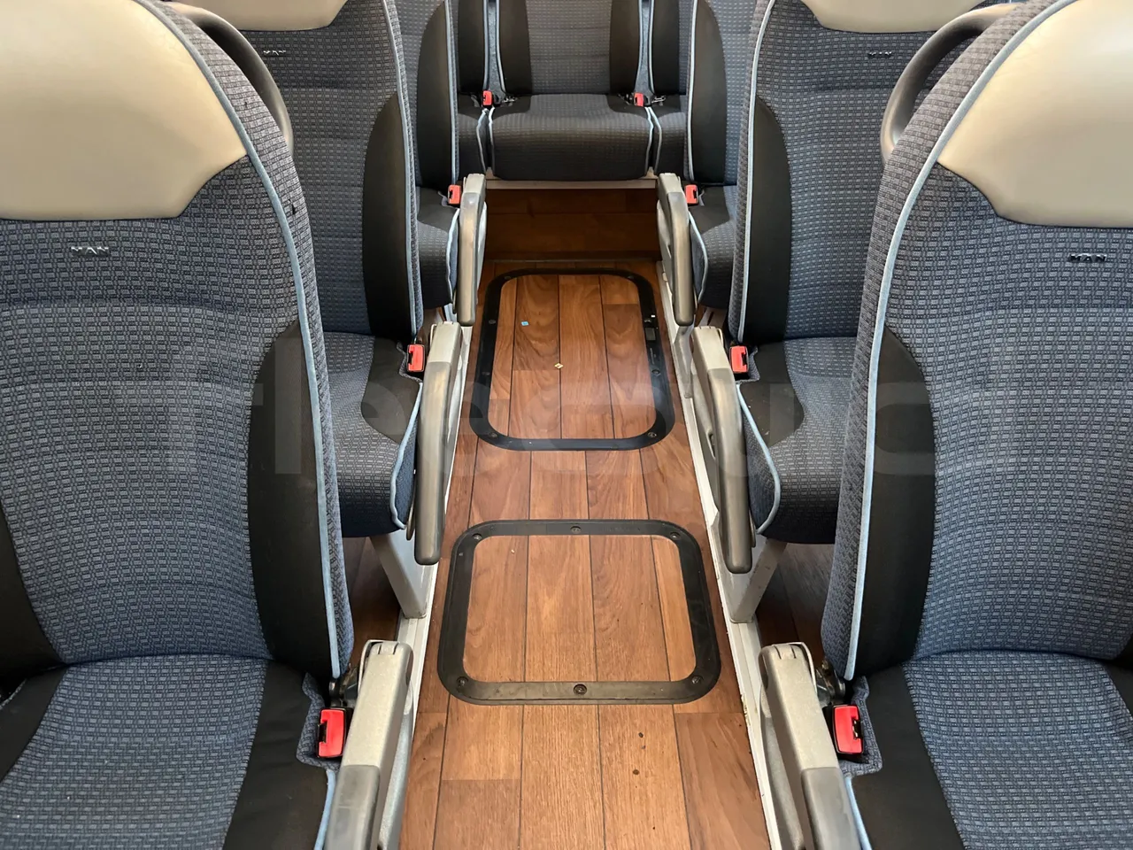 Man Lion's Coach B200746006 - Euro6 - 338kW - 12mt - floor hatches photo