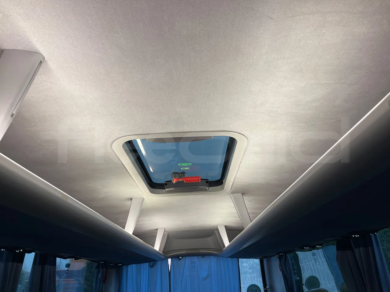 Man Lion's Coach B200746006 - Euro6 - 338kW - 12mt - roof hatch 1