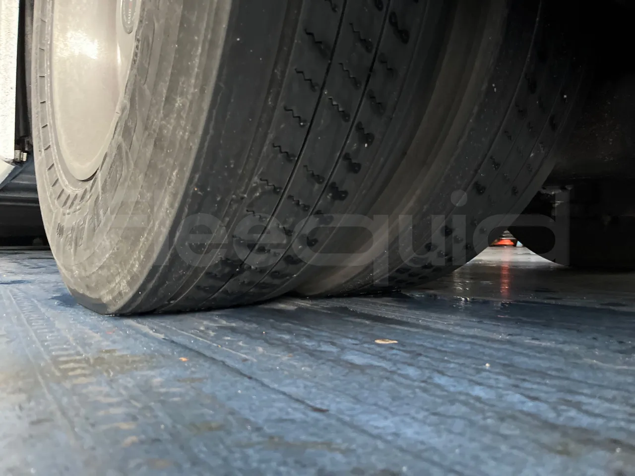 Man Lion's Coach B200746006 - Euro6 - 338kW - 12mt - tread condition front tires left