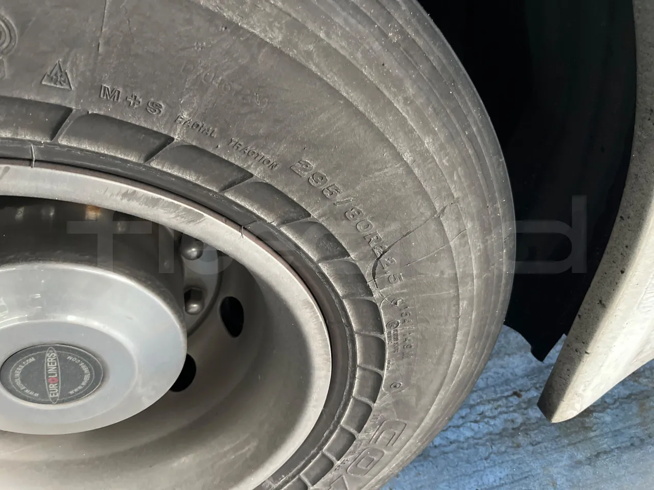 Man Lion's Coach B200746006 - Euro6 - 338kW - 12mt - tread condition front tires right