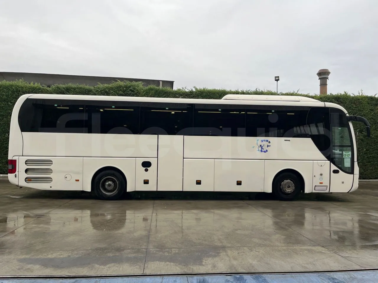 Man Lion's Coach B200746006 - Euro6 - 338kW - 12mt - right side doors closed