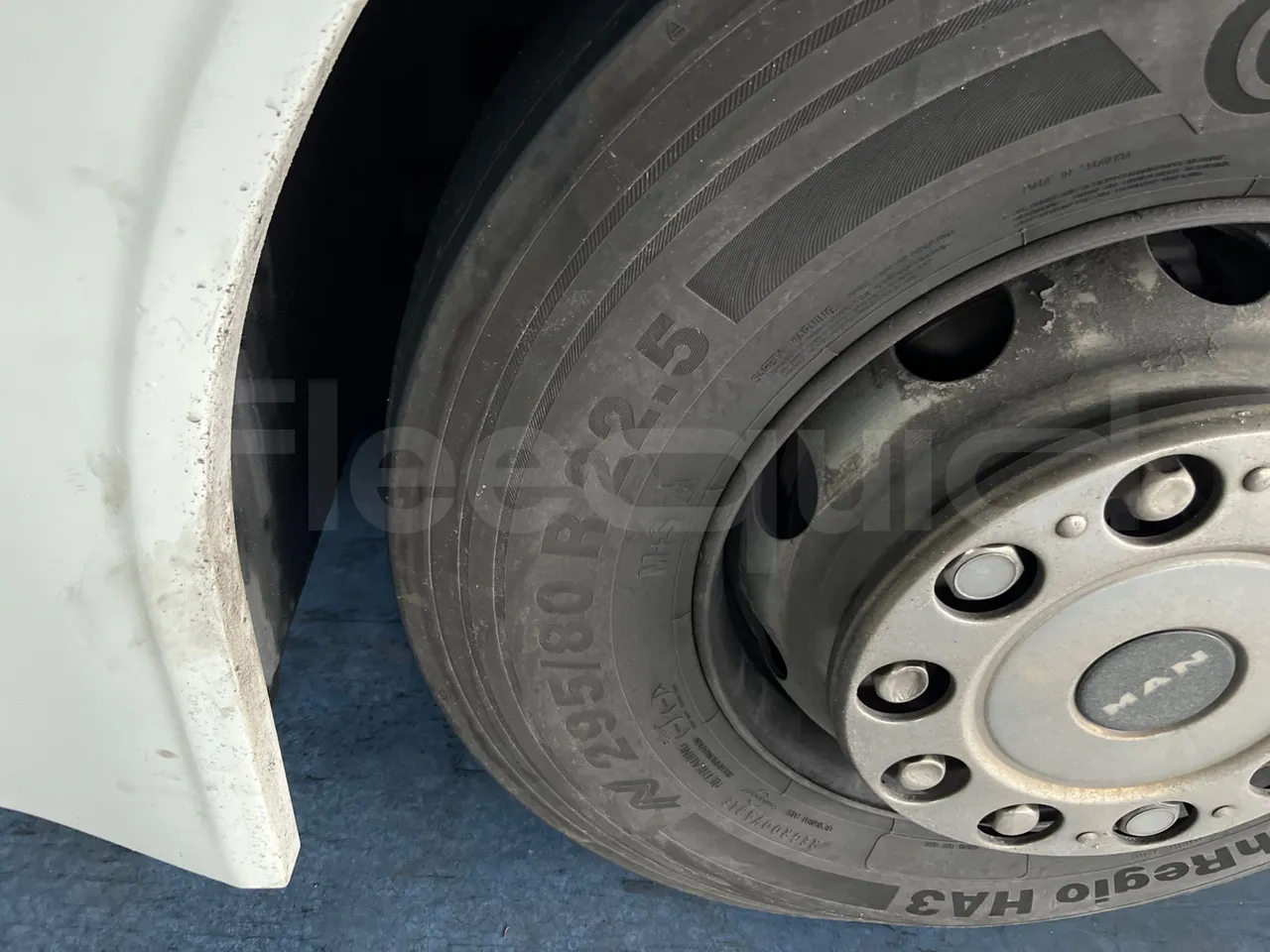 Man Lion's Coach B200746006 - Euro6 - 338kW - 12mt - front left tire measurements