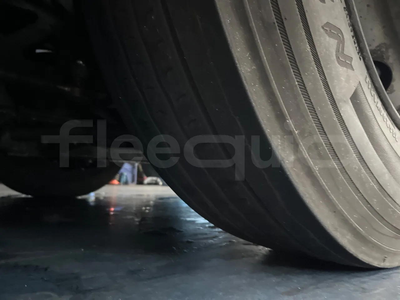 Man Lion's Coach B200746006 - Euro6 - 338kW - 12mt - rear left tire photo