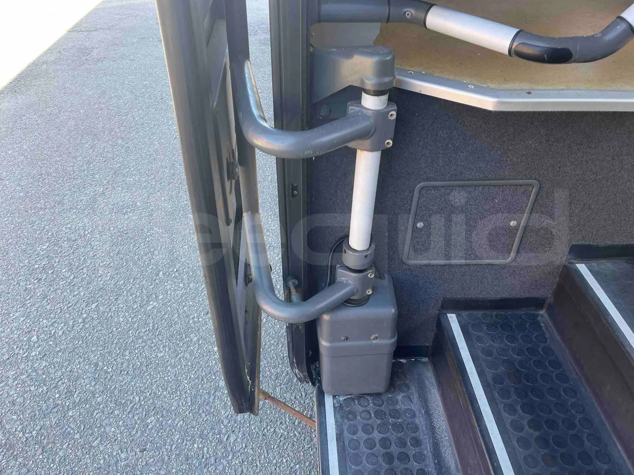 Setra S415 UL - EUR5 - 220kW - 12.200m - jack and driver keys