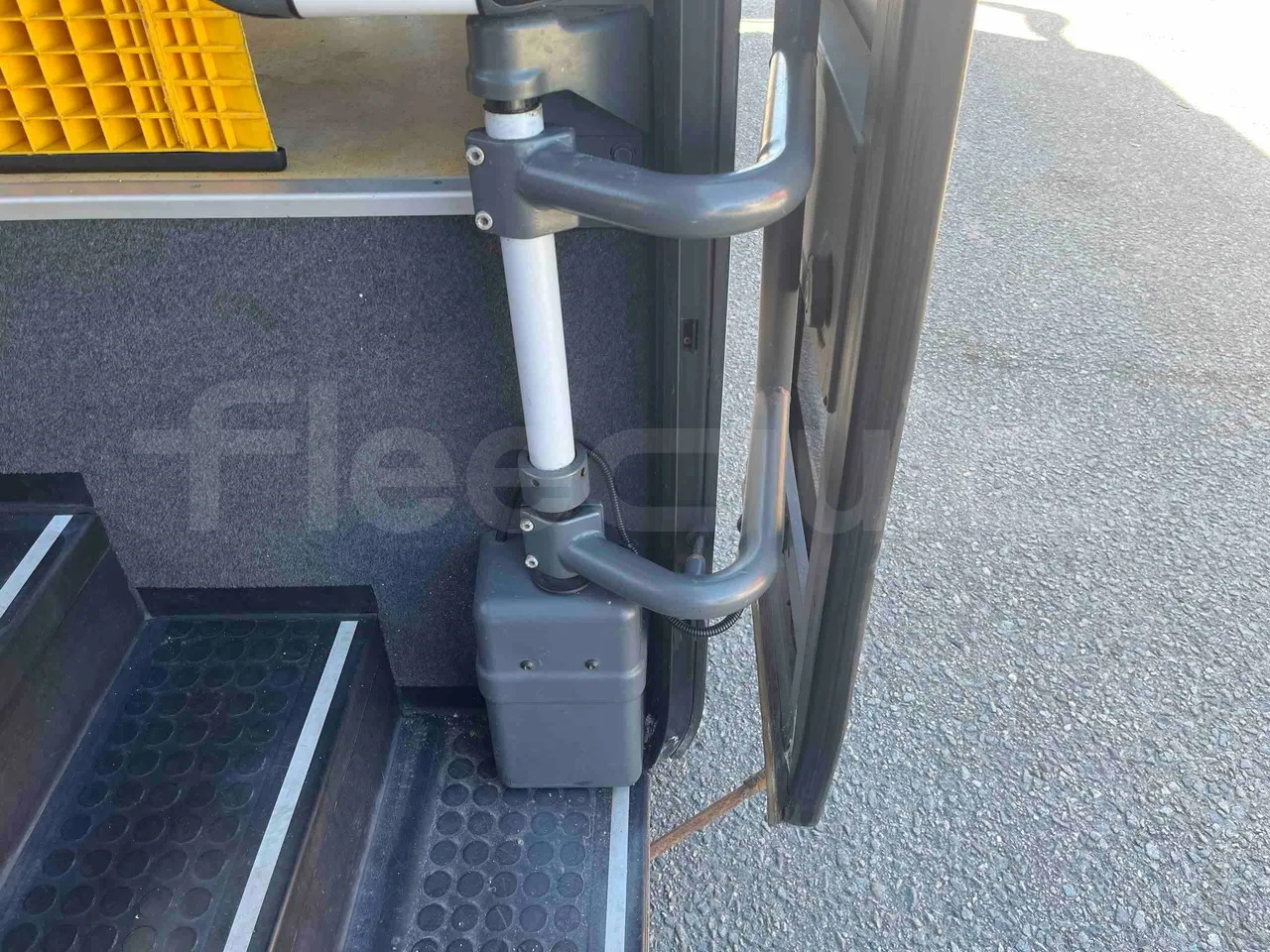 Setra S415 UL - EUR5 - 220kW - 12.200m - camera accessories photo